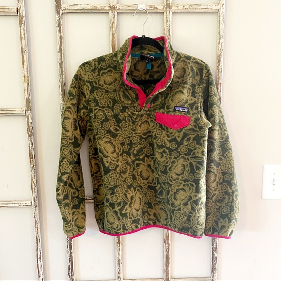 Patagonia Sweaters - Patagonia Small Synchilla Green Floral Pink Fleece